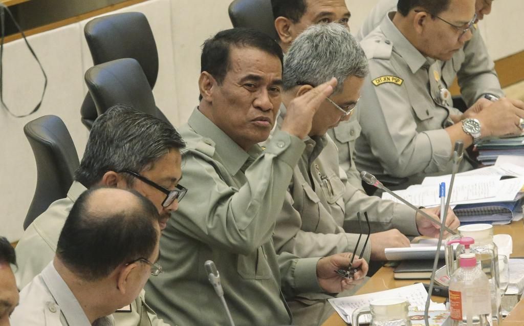 Mentan Pimpin Rapat Percepatan Penyaluran Bantuan Korban Banjir dan Tanah Longsor.